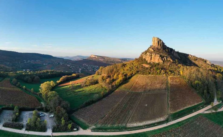 Roche de Solutré dans le Sud de la Bourgogne