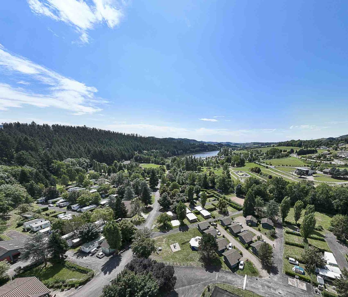 Camping en bord de lac dans le Beaujolais